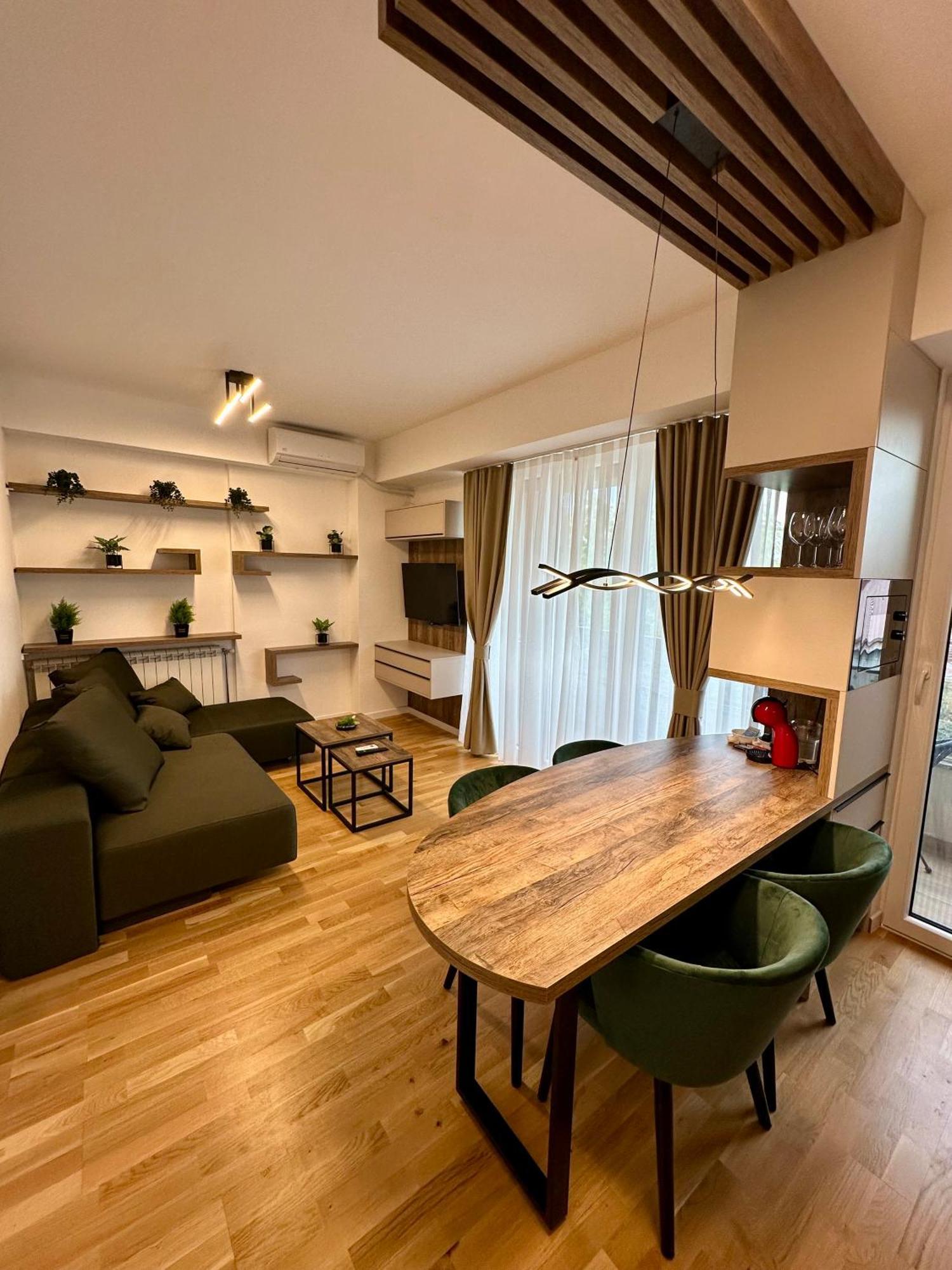 Downtown Riverside Apartments Skopje Bagian luar foto