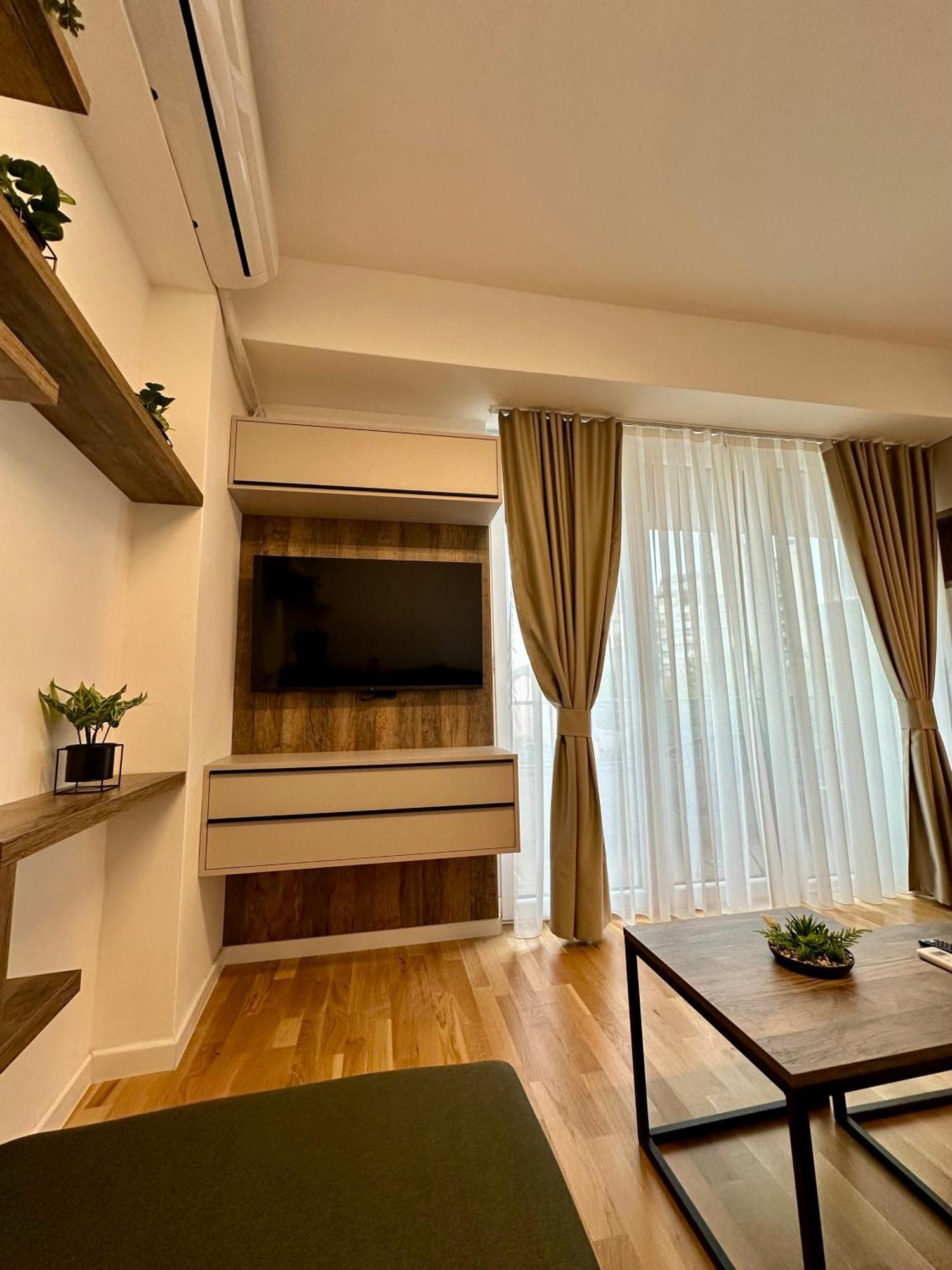 Downtown Riverside Apartments Skopje Bagian luar foto