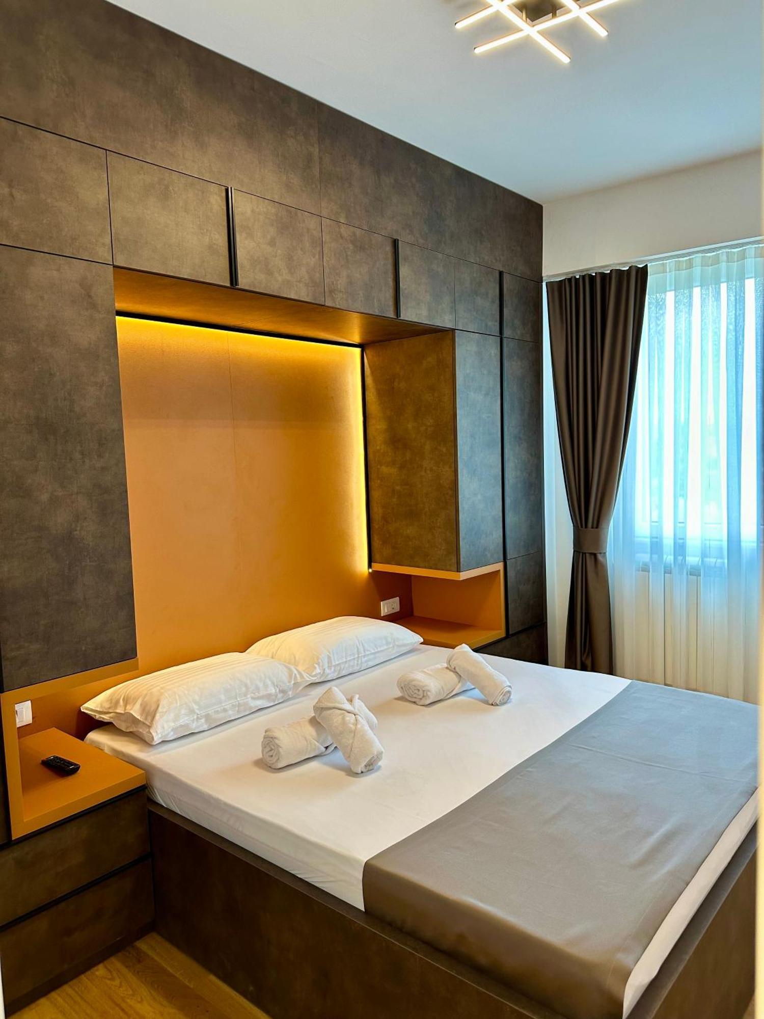 Downtown Riverside Apartments Skopje Bagian luar foto