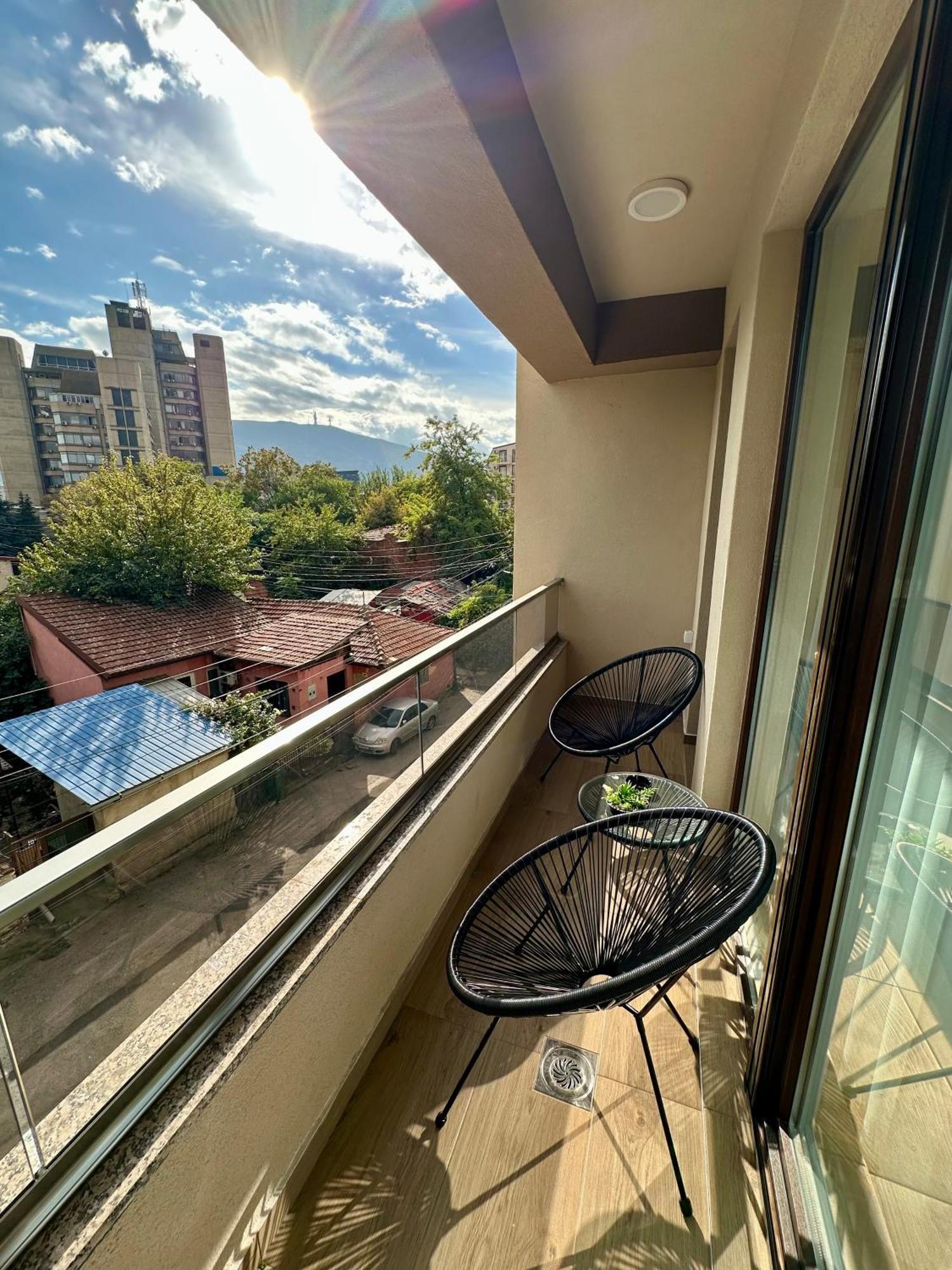 Downtown Riverside Apartments Skopje Bagian luar foto