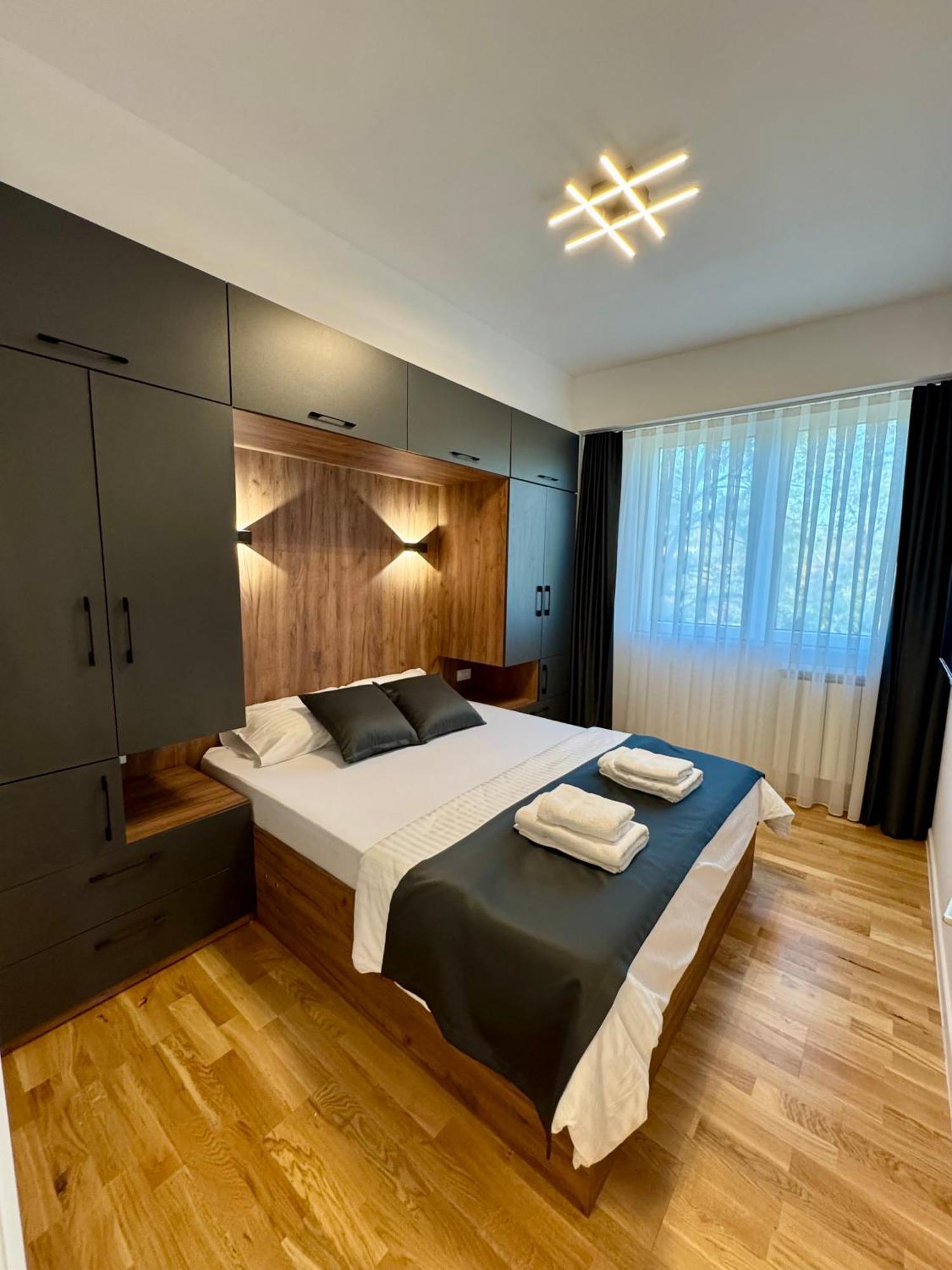 Downtown Riverside Apartments Skopje Bagian luar foto