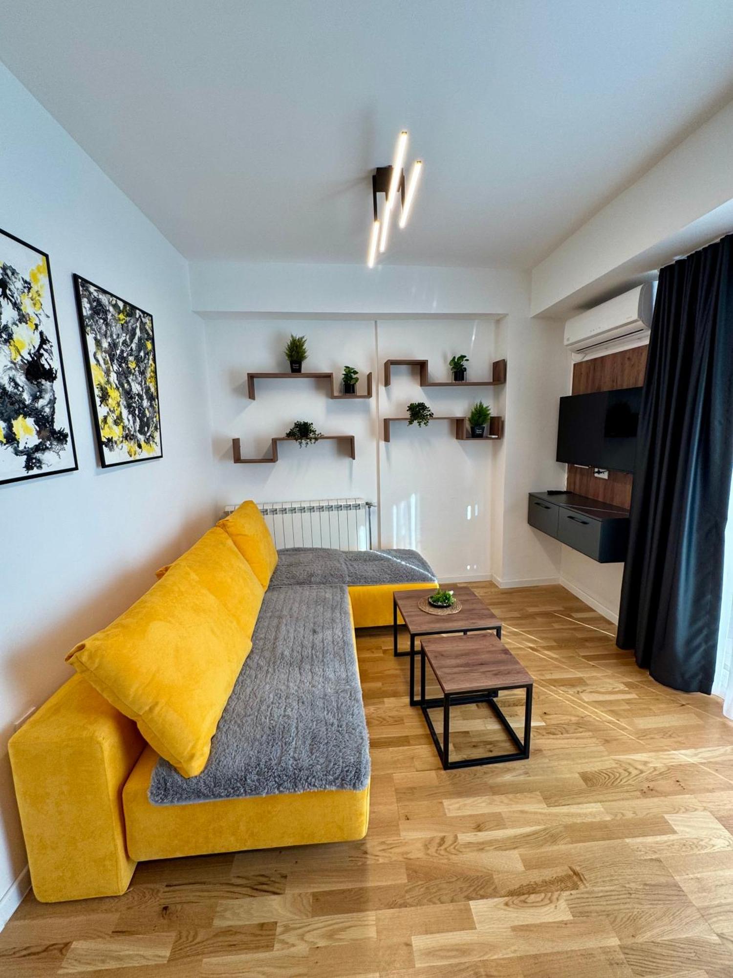 Downtown Riverside Apartments Skopje Bagian luar foto