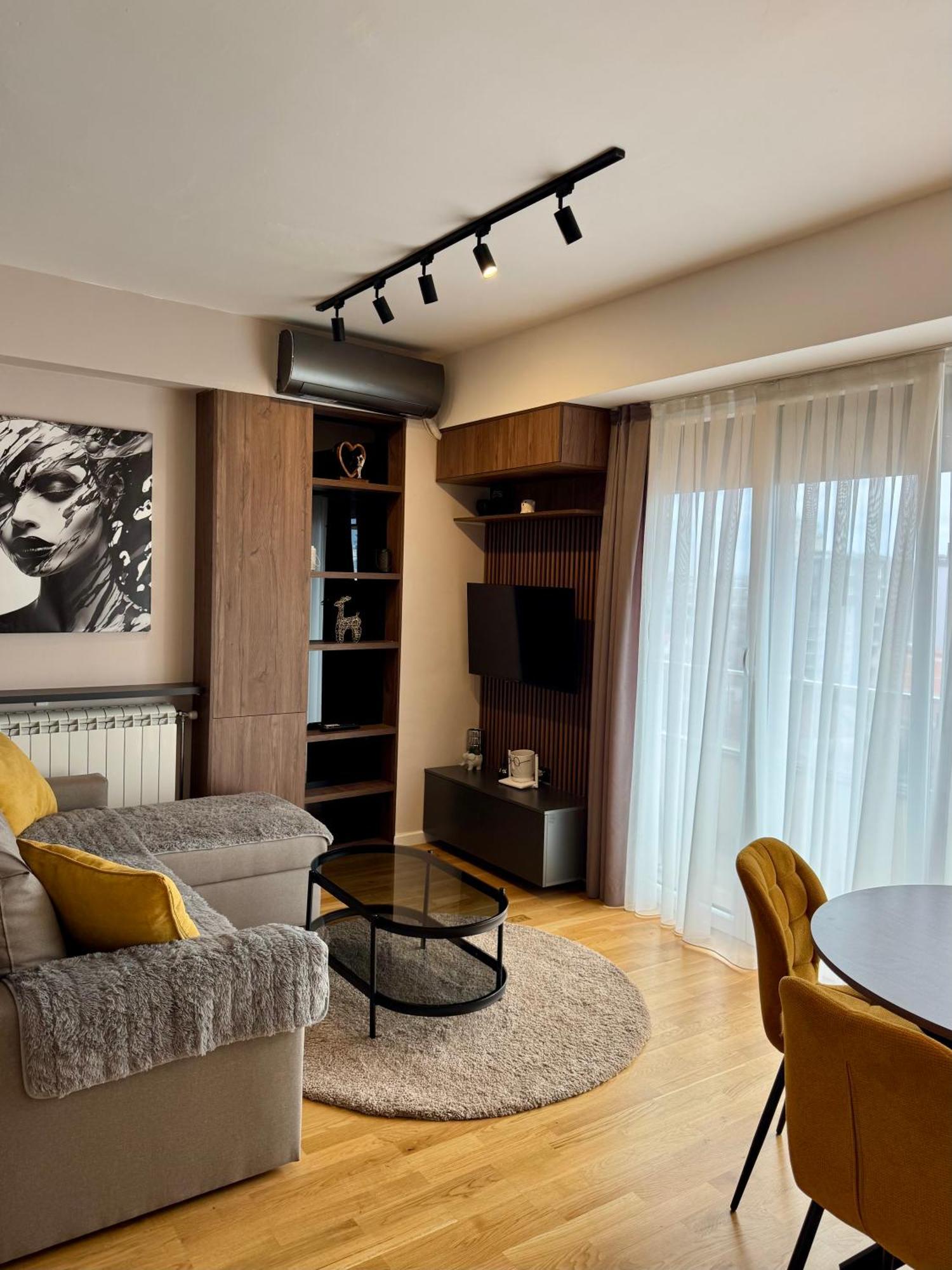 Downtown Riverside Apartments Skopje Bagian luar foto