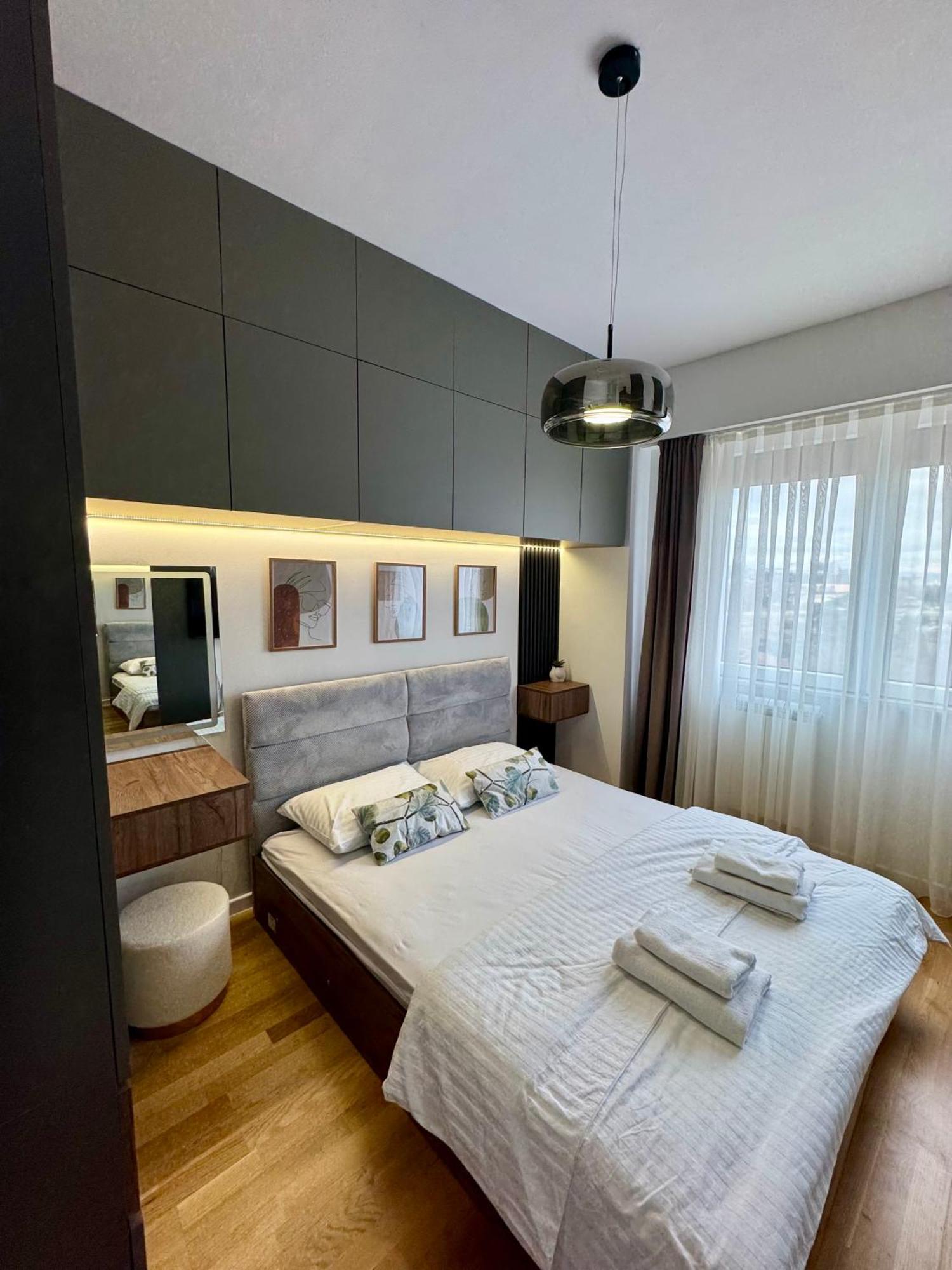 Downtown Riverside Apartments Skopje Bagian luar foto