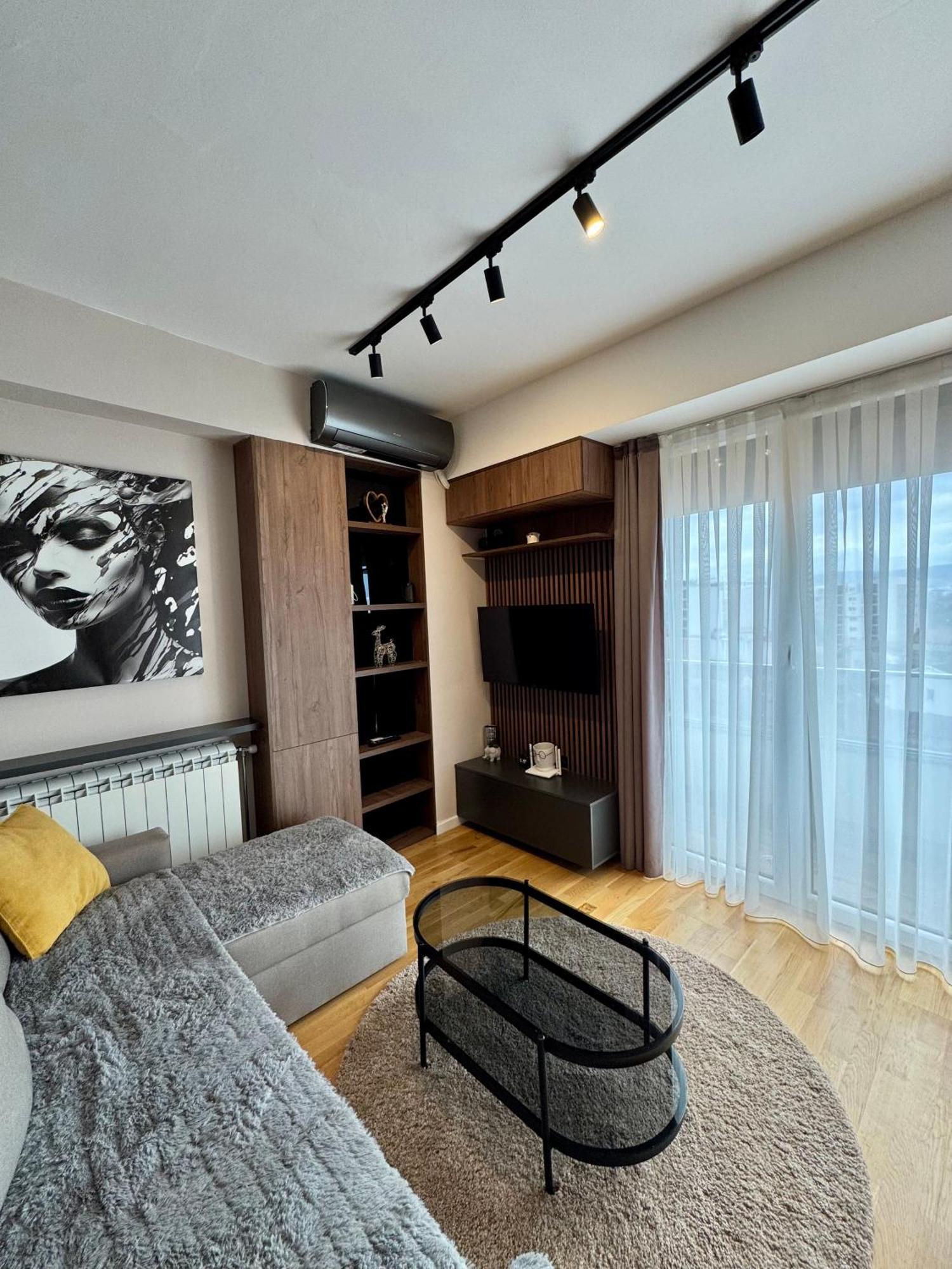 Downtown Riverside Apartments Skopje Bagian luar foto