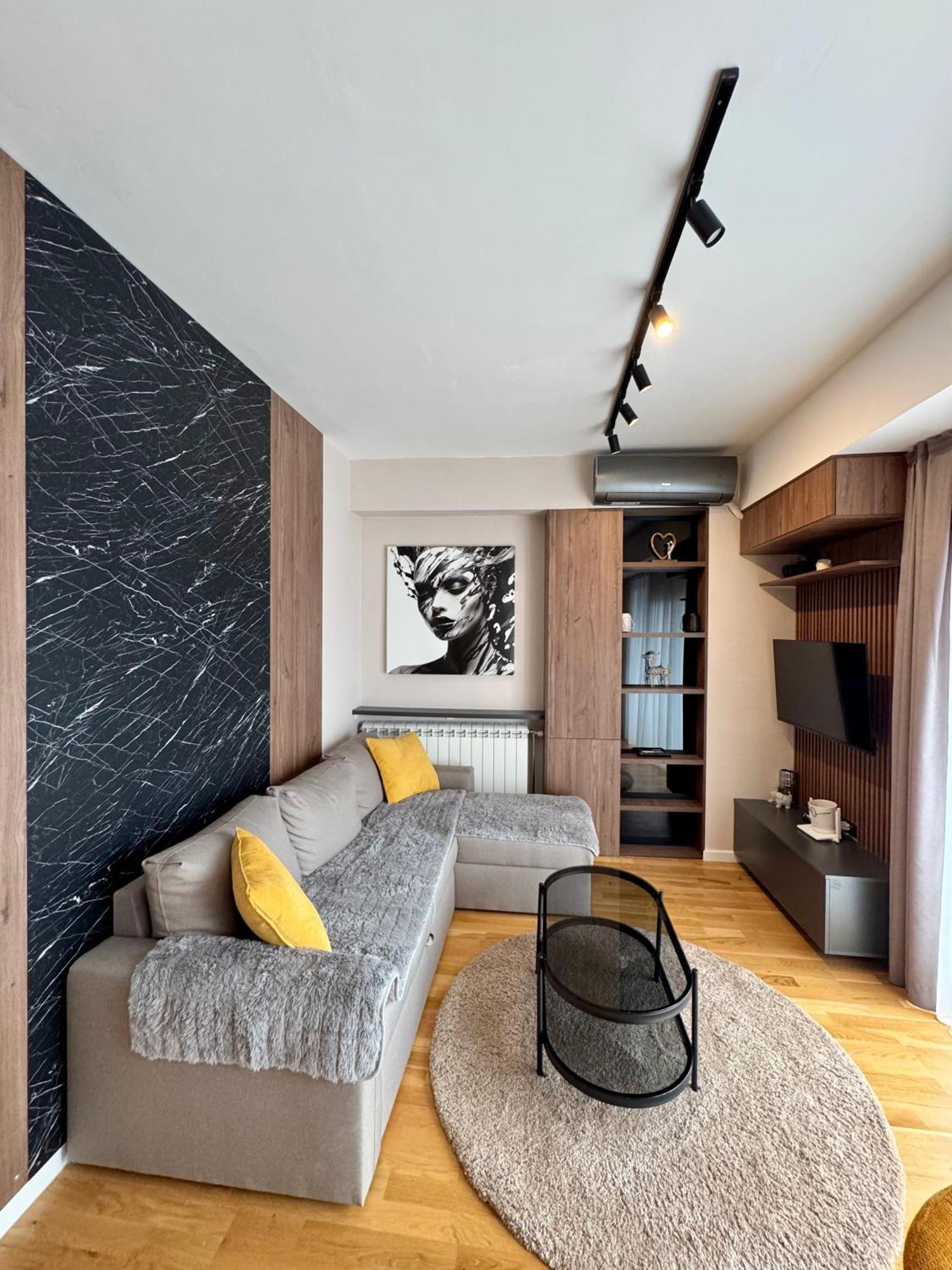 Downtown Riverside Apartments Skopje Bagian luar foto