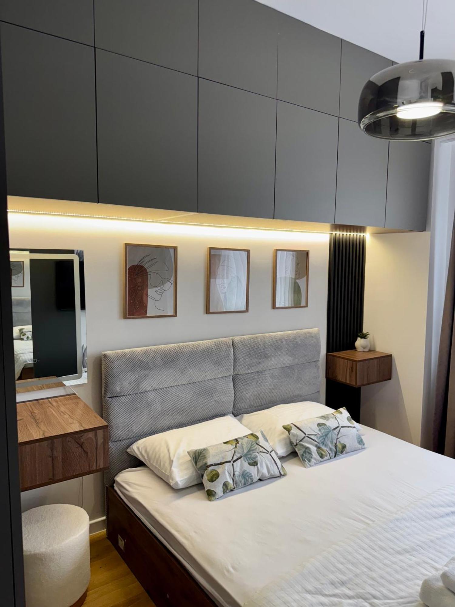 Downtown Riverside Apartments Skopje Bagian luar foto