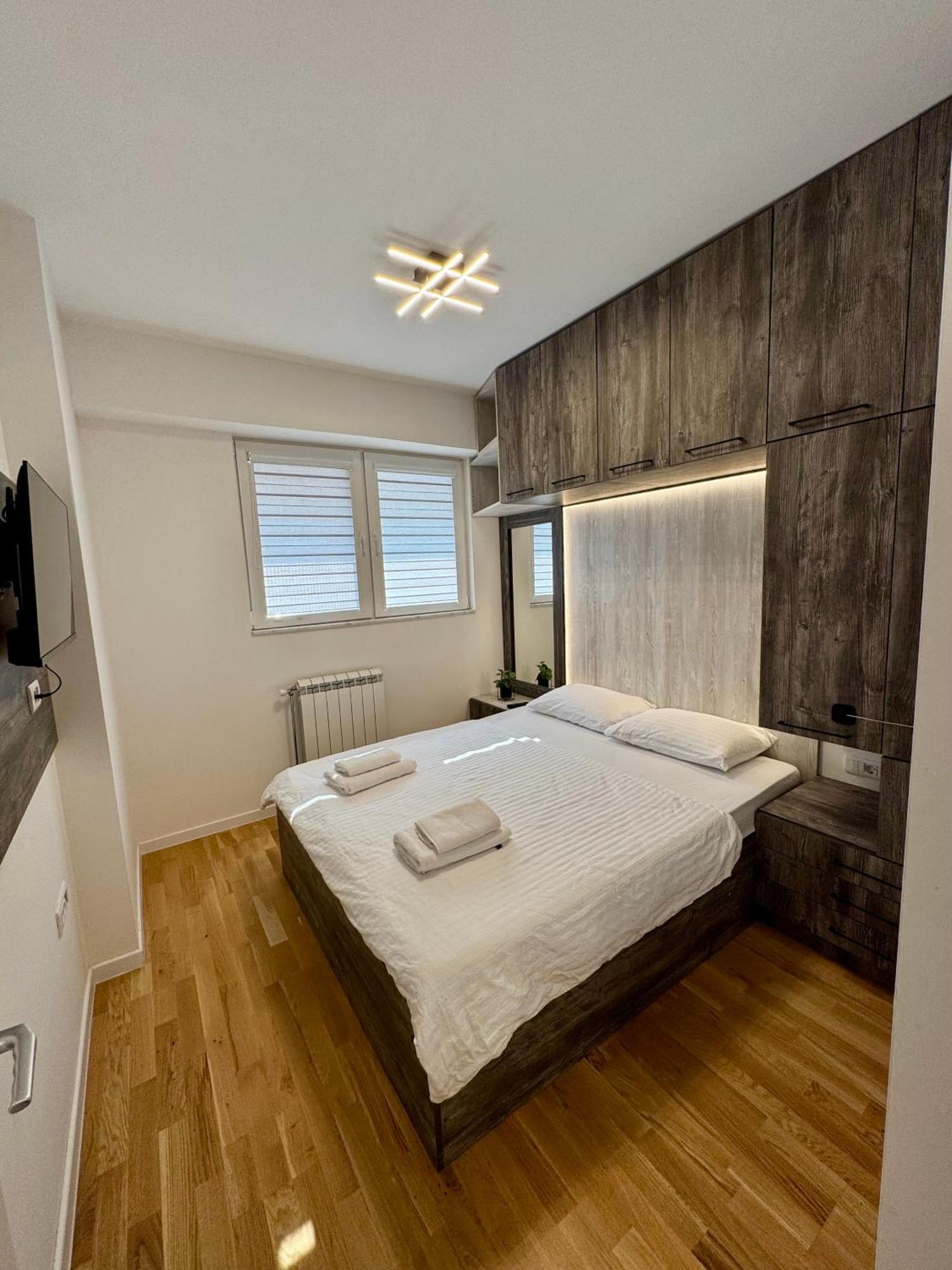 Downtown Riverside Apartments Skopje Bagian luar foto