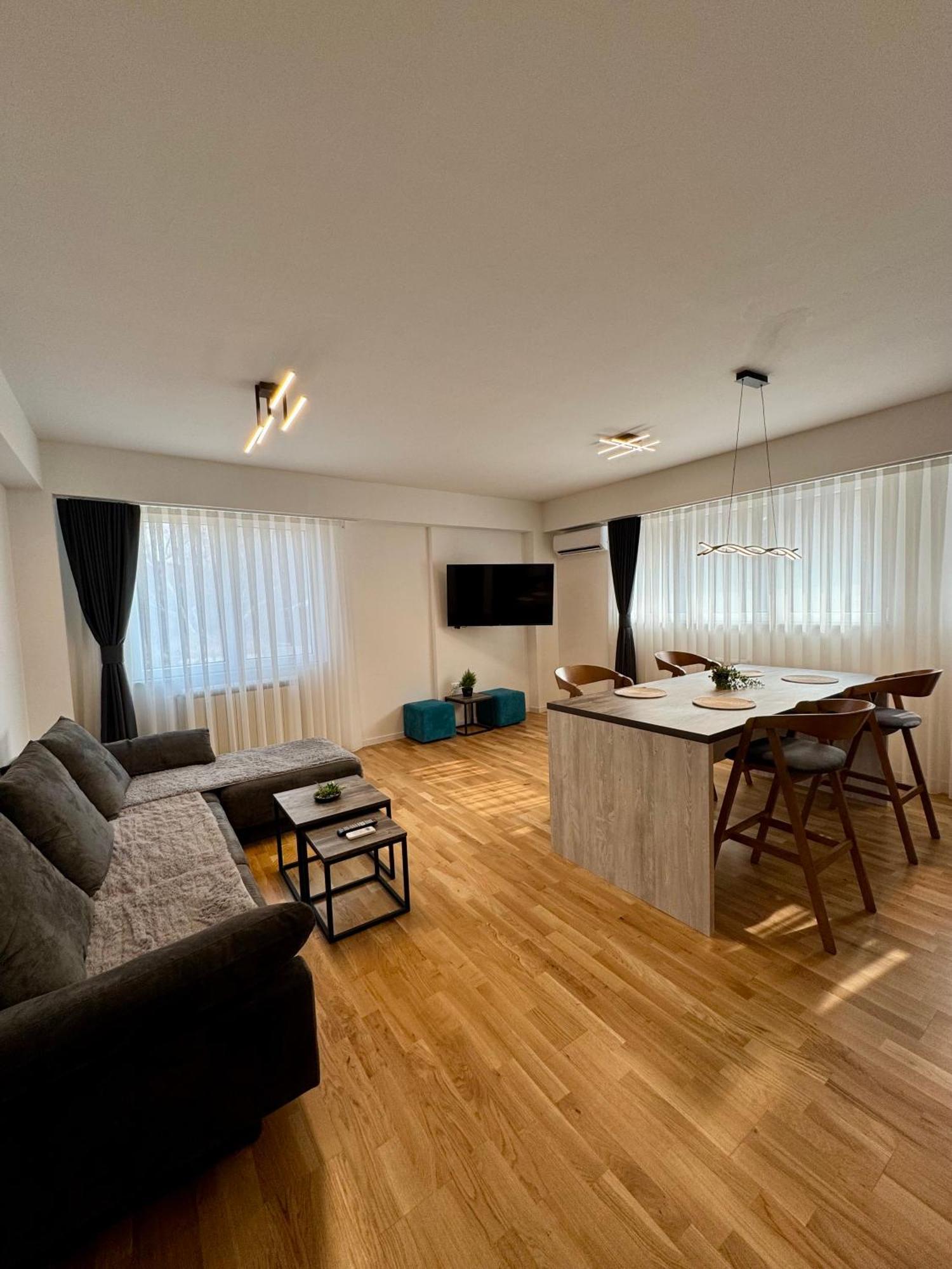 Downtown Riverside Apartments Skopje Bagian luar foto