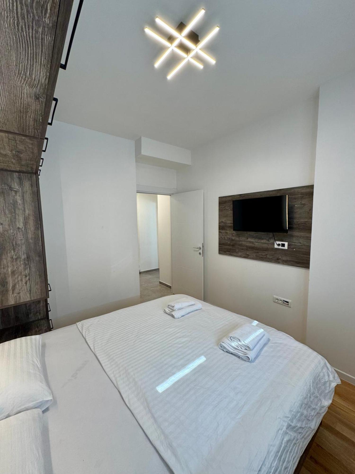 Downtown Riverside Apartments Skopje Bagian luar foto